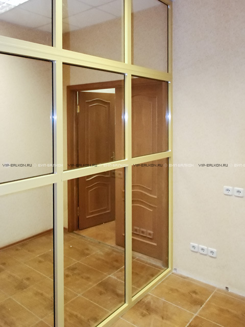 Установка офисных перегородок из алюминиевого профиля