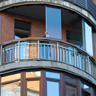 Круглая форма балкона — не препятствие безрамному остеклению