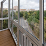 Остекление балкона сверху донизу дает панорамный вид